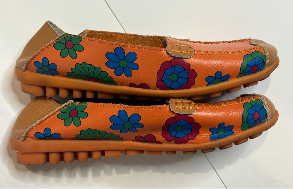 SOCOFY Women’s Leather Orange Floral Loafers Moccasin Flats Remote Control Sole